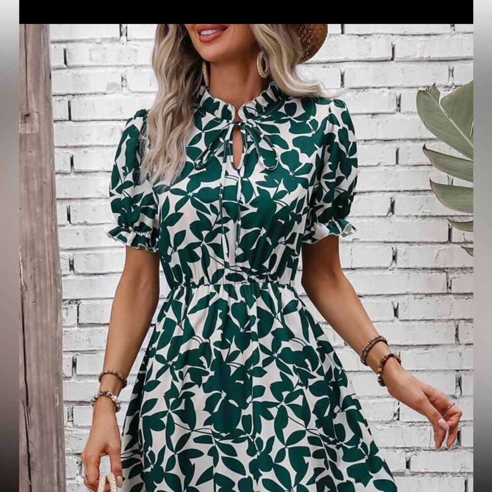 Cute summer dress with ruffled sleeves